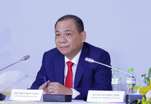 Thu nhập của tỷ phú Phạm Nhật Vượng tại Vingroup, hé lộ danh tính người nhận lương cao nhất