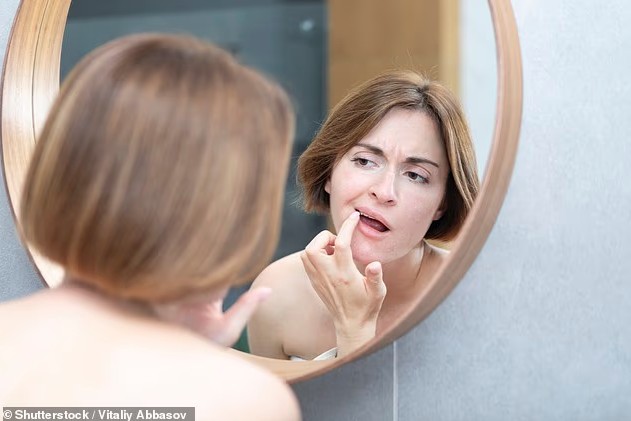 Ung thư đại trực tràng gia tăng đáng báo động: 4 dấu hiệu ở xa ''tít tắp'' có thể cảnh báo sớm