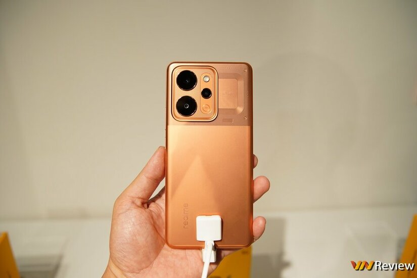 Thị trường Việt Nam vừa xuất hiện chiếc smartphone pin tới 10